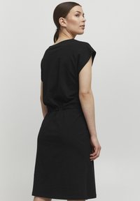 b.young BYPandinna - Jerseykleid - black
