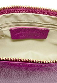 CHICCA BORSE Schoudertas - viola