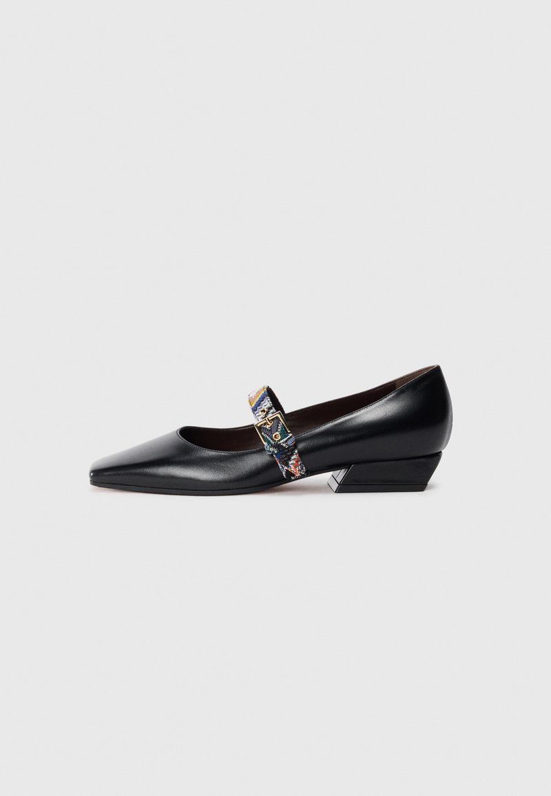 Black leather high-heeled shoes with a pointed toe, featuring a multicolored strap and gold-tone hardware. Low, angular block heel.