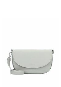 Borsa a clutch in pelle grigia chiara con patta arrotondata, tracolla regolabile, logo in rilievo e superficie leggermente testurizzata. Dettagli in metallo argentato.