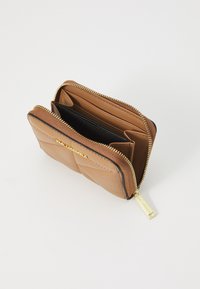 Thumbnail Image 4