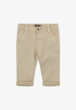 Pantalones chinos beige para niños pequeños con puños doblados, botón frontal, presillas para cinturón, bolsillos laterales y un pequeño logo bordado cerca del bolsillo derecho.