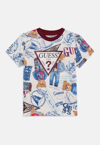 Κοντομάνικο T-shirt σε κρεμ χρώμα, με πολύχρωμες απεικονίσεις αρκούδων και ναυτικά σχέδια. Μπορντό ριμπ λαιμόκοψη με τριγωνικό λογότυπο.