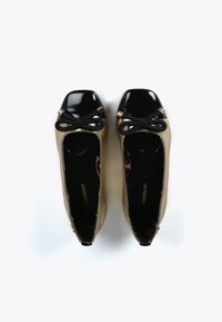 LOLA CASADEMUNT Ballerinaskor - gold