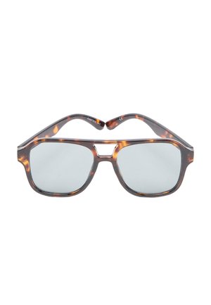 - Okulary przeciwsłoneczne