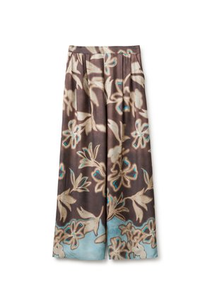 Braune Hose mit weitem Bein, beigen und türkisfarbenen Blumenmustern und Falten am Bund, flach auf weißem Hintergrund liegend.
