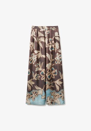 Braune Hose mit weitem Bein, beigen und türkisfarbenen Blumenmustern und Falten am Bund, flach auf weißem Hintergrund liegend.