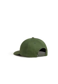 Grüne Baumwoll-Baseballmütze mit gebogenem Schirm, verstellbarem Snapback-Verschluss und Belüftungsösen an der Oberseite.
