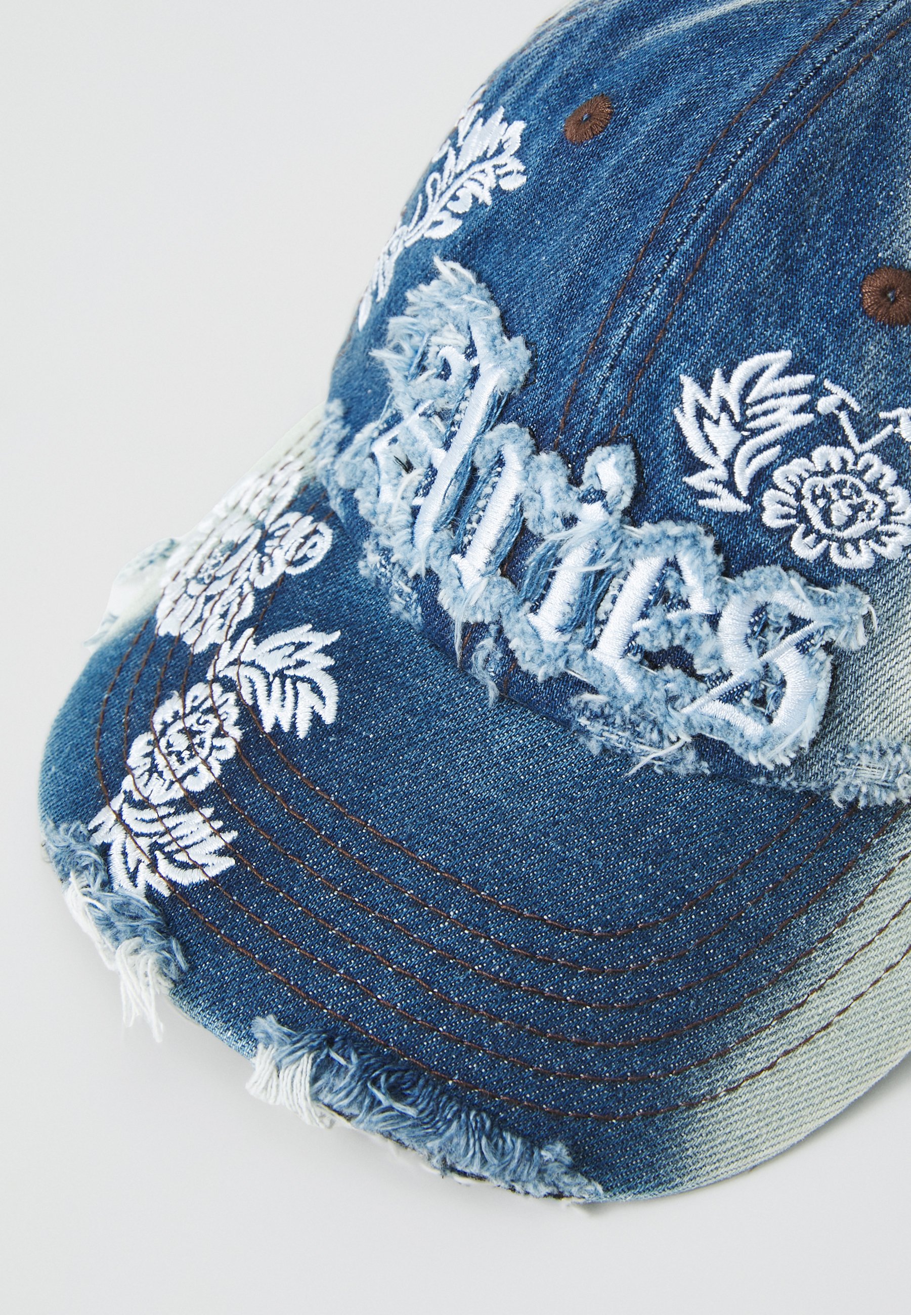 b907909495864afd8809eb27921075