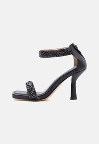Non selezionato, Black