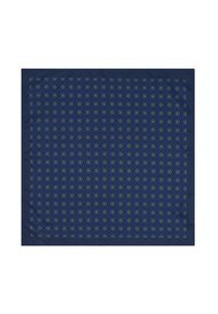 Granatowy jedwabny kwadratowy szalik z powtarzającym się wzorem kwiatowym w jasnym niebieskim i białym kolorze. Gładka tekstura z obszytymi brzegami, 90 cm.