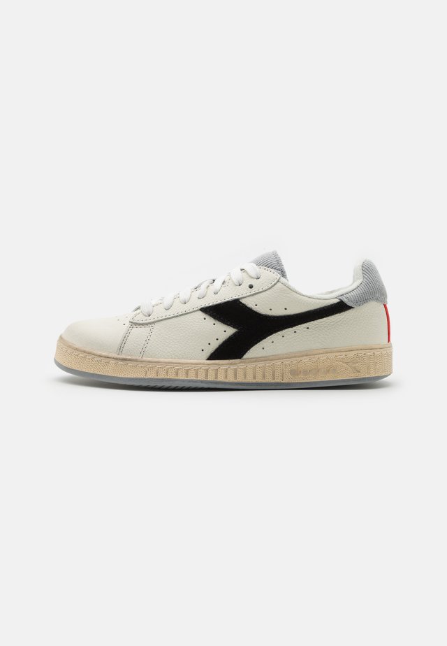 GAME ICONA UNISEX - Trainers - white/black/high rise