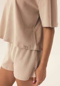 Henderson NILSA SET piaskowy