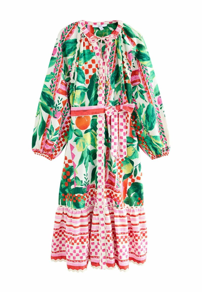 Rochie cu model floral, cu mâneci lungi, decolteu legat, talie strânsă și tiv ondulat. Culori predominante: verde, roz, roșu și alb.