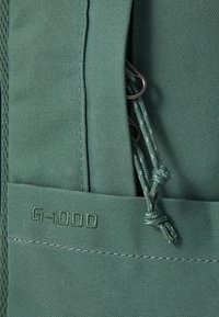 Fjällräven RÄVEN 20 UNISEX - Hátizsák - deep patina