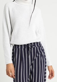 Tommy Jeans Strickpullover - grey