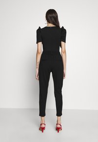 ONLY Petite ONLPOPTRASH EASY - Auduma bikses - black