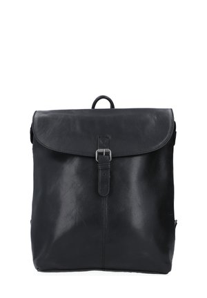 Zaino in pelle nera con una texture liscia, chiusura a patta e una fibbia metallica. Presenta una maniglia superiore e tasche laterali. Forma rettangolare.