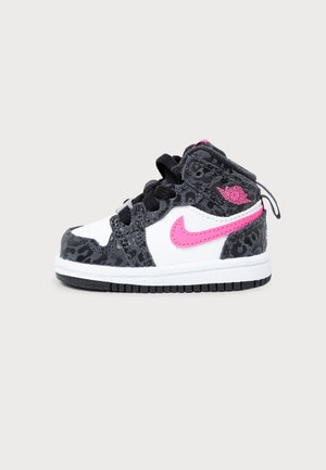 Jordan, JORDAN 1 MID SE FEM GT UNISEX - Бебешки обувки - black/laser fuchsia/anthracite/white