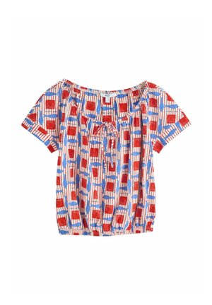 Blouse à manches courtes avec carrés rouges et motif de poissons bleus, encolure froncée avec lien et ourlet élastique.
