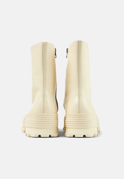 CAMPERLAB TRAKTORI - Bottes en caoutchouc - weiß natural