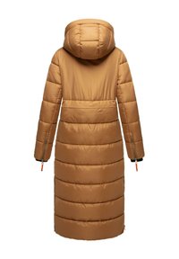 Long padded coat in tan color, featuring a hood, horizontal quilted pattern, elastic cuffs, and two side zip pockets.