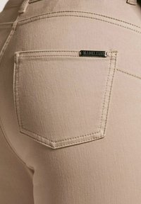 Niet geselecteerd, caramel