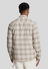 Lyle & Scott TONAL CHECK - Camicia - x light mist  heritage taupe