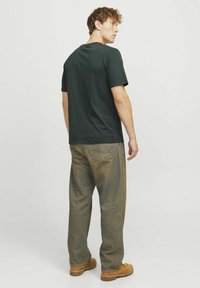 Jack & Jones RUNDHALS - T-shirts print - forest river