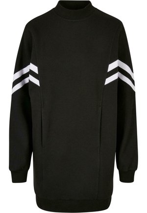 Sudadera negra con cuello alto, mangas largas y rayas blancas cruzando los hombros. Tela suave con un ajuste relajado y puños acanalados.