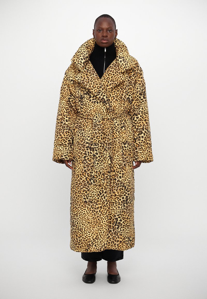 Norma Kamali CLASSIC SLEEPING BAG COAT LONG - Casaco de inverno - cheetah patch