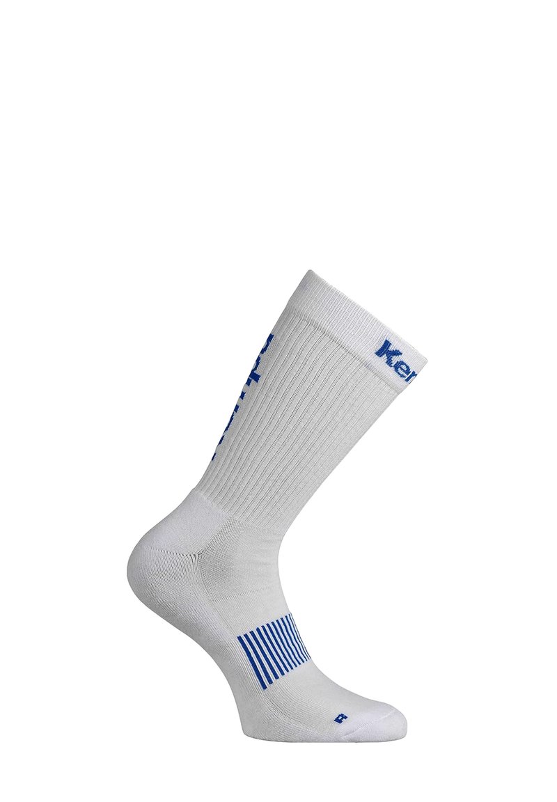 Calcetín atlético blanco con textura acanalada, logotipo azul cerca del puño y acentos de rayas azules en el talón y el arco para soporte.
