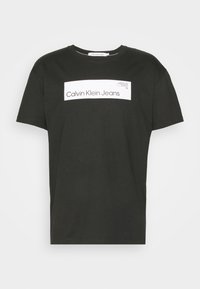 Calvin Klein Jeans HYPER REAL BOX LOGO UNISEX - T-shirts print - ck black