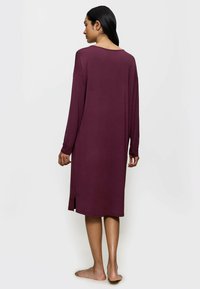 Triumph TIMELESS SENSUALITY - Camicia da notte - deep burgundy