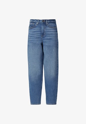 Jasnoniebieskie dżinsy z denimu o luźnym kroju, wysokim stanie i lekko zwężanych nogawkach. Posiadają klasyczne przeszycia oraz pięć kieszeni.