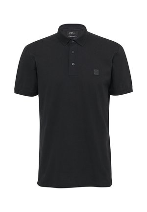 Zwarte polo shirt van katoen, met een opstaande kraag, een drieknoopsluiting en een klein logo op de linkerkant van de borst. Korte mouwen.