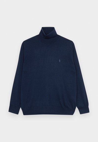 Jūras spēku turtlenecks džemperis, kas izgatavots no mīksta auduma, ar garām piedurknēm un smalku logotipu uz krūtīm. Gluda tekstūra un brīva piegriezuma.
