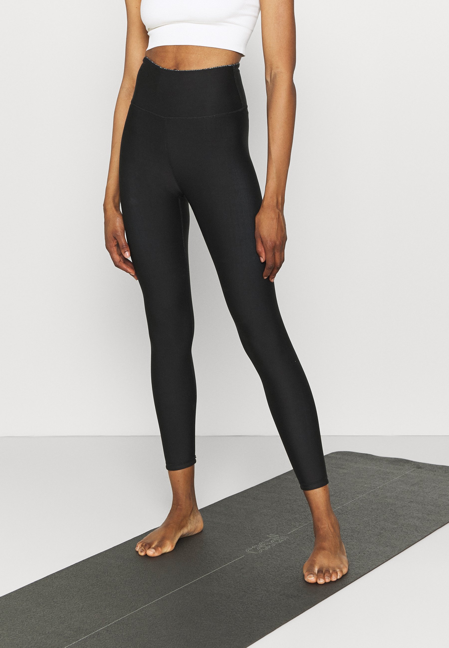 Body REVERSIBLE 7/8 - Leggings - black 
