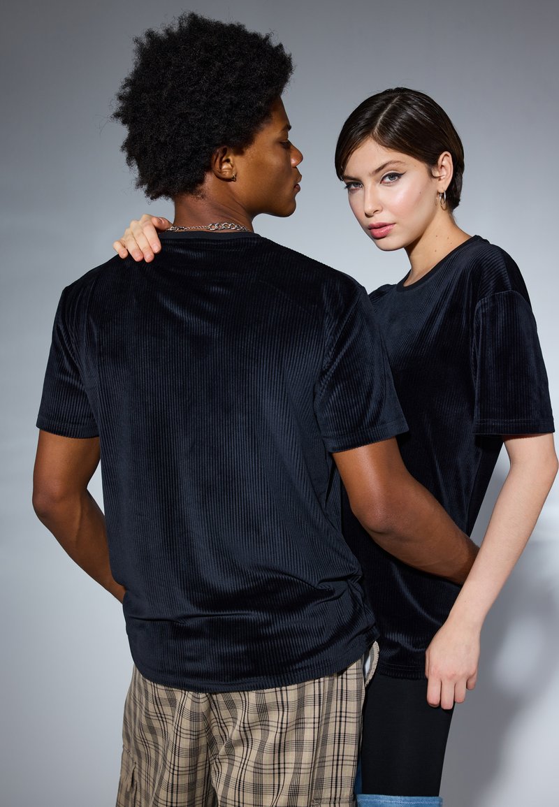 YOURTURN TEE UNISEX - Pamata T-krekls - black