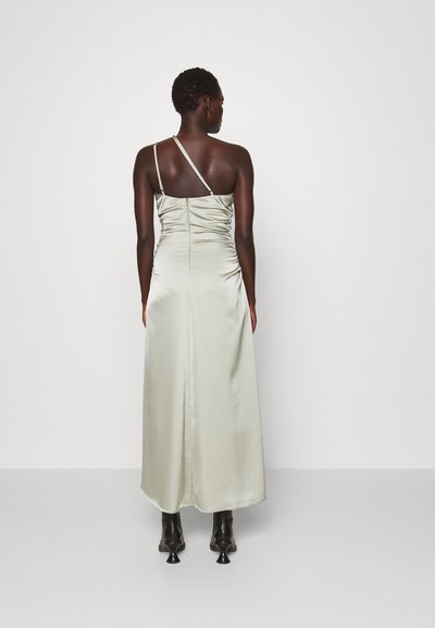Han Kjøbenhavn ASYMMETRIC SLIP DRESS - Koktailové šaty/večierkové šaty - cold khaki