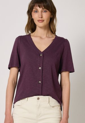 Street One Studio SHIRT MIT V-NECK UND KNOPFLEISTE - Vest - very berry