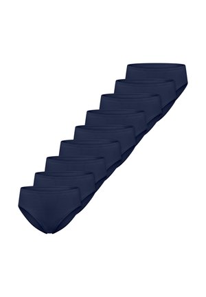 Osiem granatowych damskich fig ułożonych w linii ukośnej na białym tle.