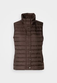 Brun quiltet ermenevest med høy krage og frontknapper, vist på en enkel lys bakgrunn.