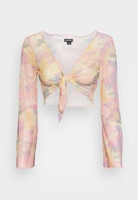 Langærmet pastelfarvet cropped top i gennemsigtigt stof, med en knyt-foran design, v-udskæring og bølget kant med farverige sky-mønstre.