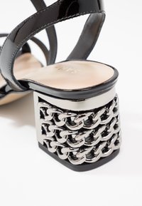 San Marina Sandaalit nilkkaremmillä - black