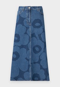 Jeans szoknya virágmintával, különböző árnyalatú kékből, gombos záródással, elülső zsebekkel és egyenes fazonnal.