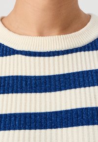 Vero Moda Petite Neule - off-white