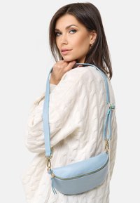Harpa Heuptas - light blue