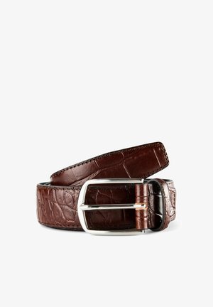 Brauner Ledergürtel mit Krokodillederstruktur, ausgestattet mit einer silbernen rechteckigen Schnalle und sauberen Nähten entlang der Ränder.