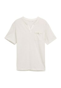 Witte korte mouwen henley-shirt van textiel met structuur, voorzien van een drukknoopsluiting en een voorzak met een gekleurde accentdetail.